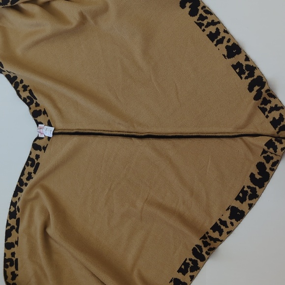 Top it Off Acrylic Shoulder Keyhole Shawl Wrap O/S Black Tan Brown - Picture 12 of 15